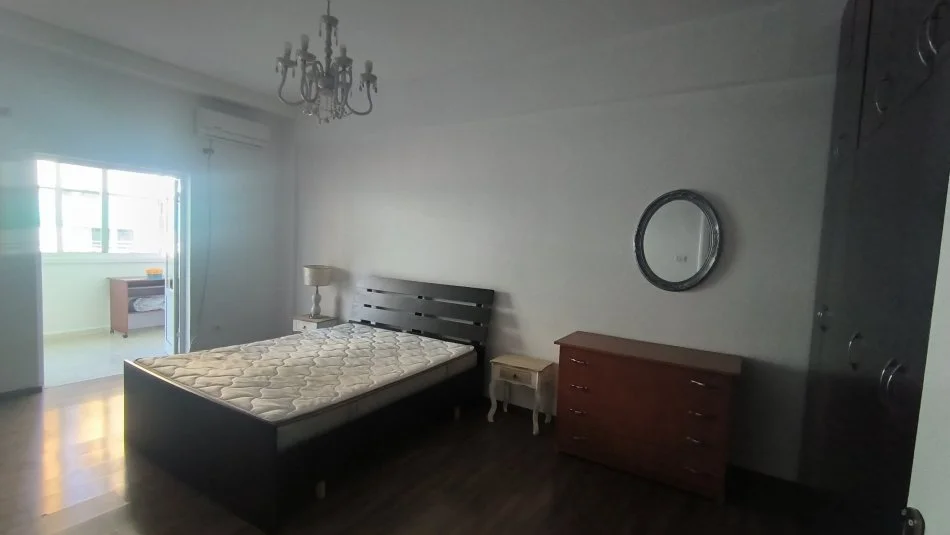 Tirane, jepet me qera apartament 1+1 Kati 2, 110 m² 501 € (Mbrapa kishes)