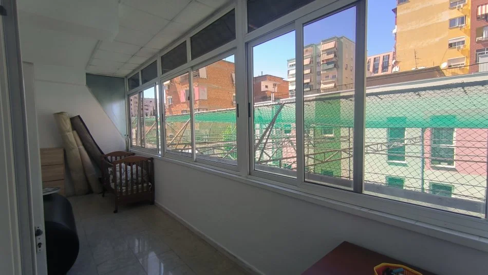 Tirane, jepet me qera apartament 1+1 Kati 2, 110 m² 501 € (Mbrapa kishes)