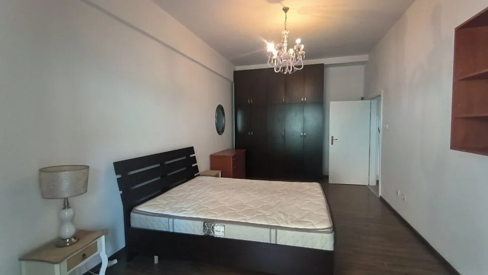 Tirane, jepet me qera apartament 1+1 Kati 2, 110 m² 501 € (Mbrapa kishes)