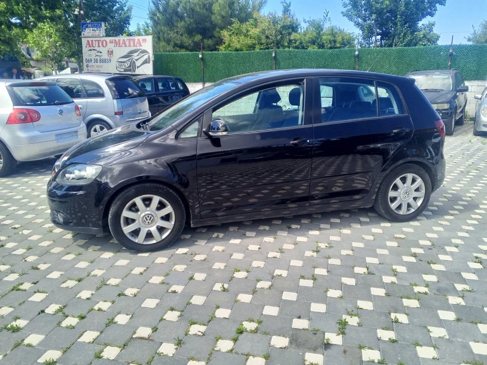 Durres, shes makine GOLF V PLUS Nafte, e zeze manuale Klima 200.000 km 3.700 €