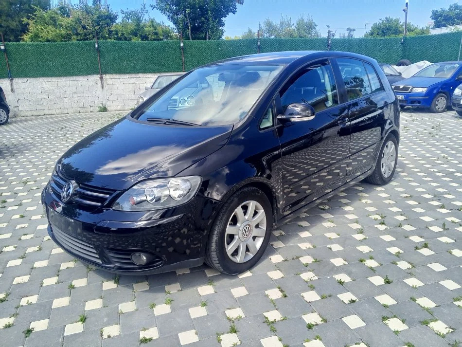 Durres, shes makine GOLF V PLUS Nafte, e zeze manuale Klima 200.000 km 3.700 €