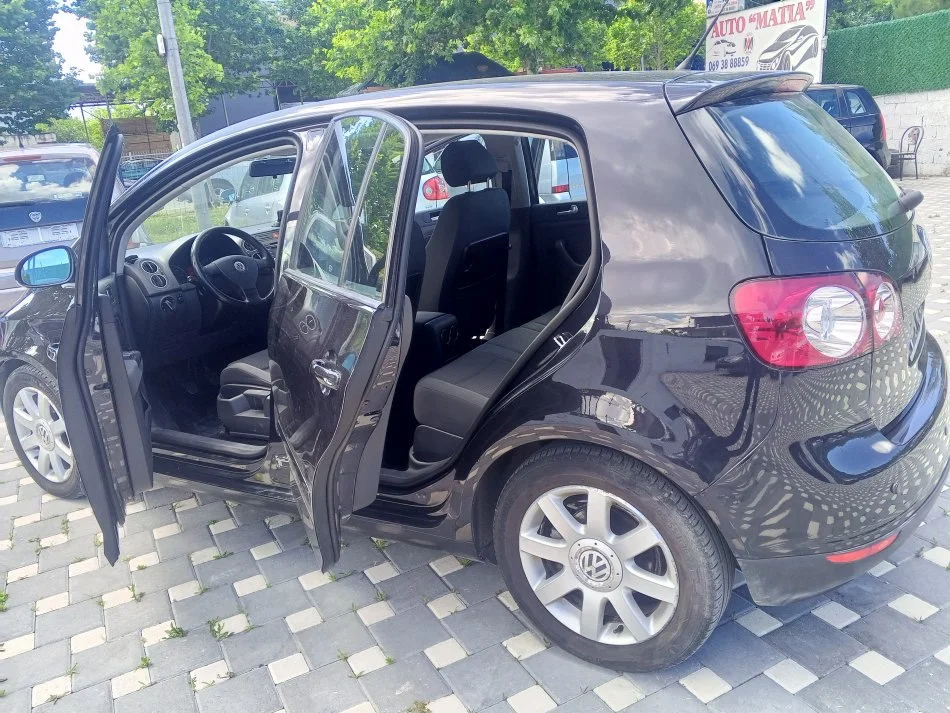 Durres, shes makine GOLF V PLUS Nafte, e zeze manuale Klima 200.000 km 3.700 €