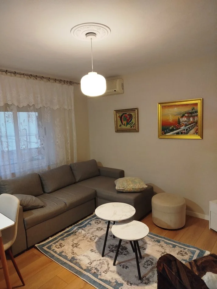 Shqiperi, jepet me qera apartament 1+1+Aneks+Ballkon Kati 3, 550 € (Rr Pjeter Budi)