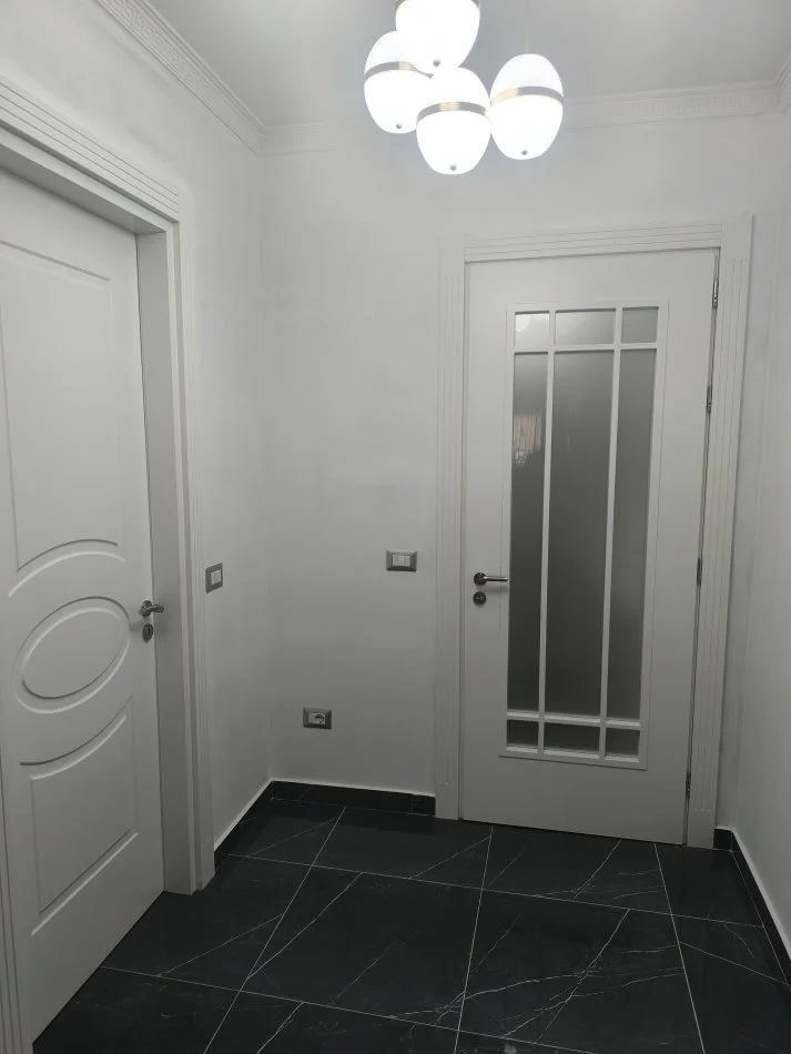 Tirane, jepet me qera apartament 1+1 Kati 2, 500 € (Teodor keko)