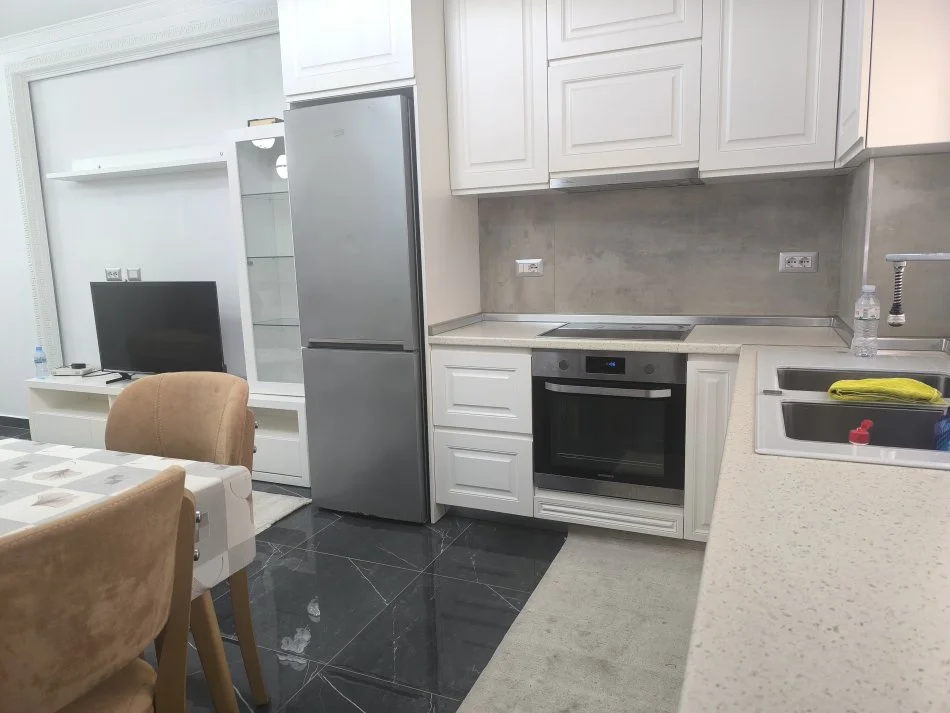 Tirane, jepet me qera apartament 1+1 Kati 2, 500 € (Teodor keko)