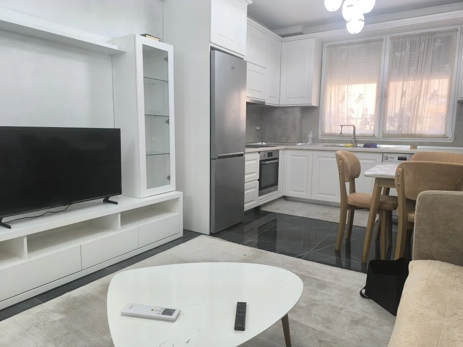 Tirane, jepet me qera apartament 1+1 Kati 2, 500 € (Teodor keko)