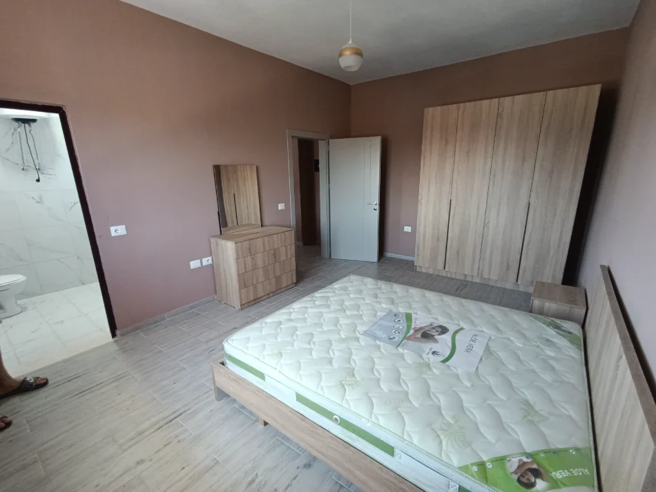 Tirane, jepet me qera apartament 1+1+Ballkon Kati 2, 65 m² 35.000 € (Rruga 7 nentori)