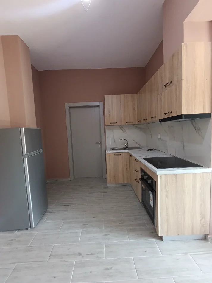 Tirane, jepet me qera apartament 1+1+Ballkon Kati 2, 65 m² 35.000 € (Rruga 7 nentori)