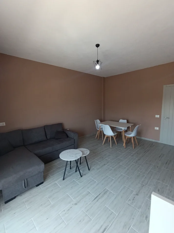 Tirane, jepet me qera apartament 1+1+Ballkon Kati 2, 65 m² 35.000 € (Rruga 7 nentori)