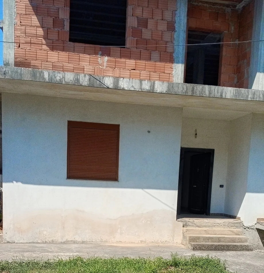 Tirane, shitet shtepi 2+1+Ballkon Kati 2, 250 m² 160.000 € (QENDER KAMEZ)