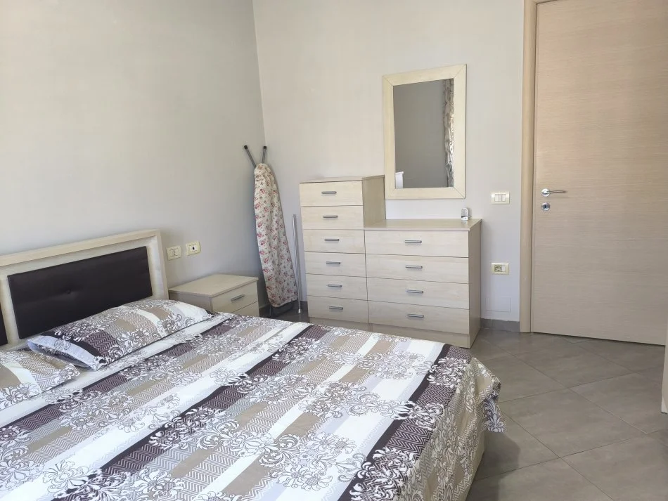 Tirane, jepet me qera apartament 1+1+Aneks+Ballkon Kati 6, 72 m² 380 € 