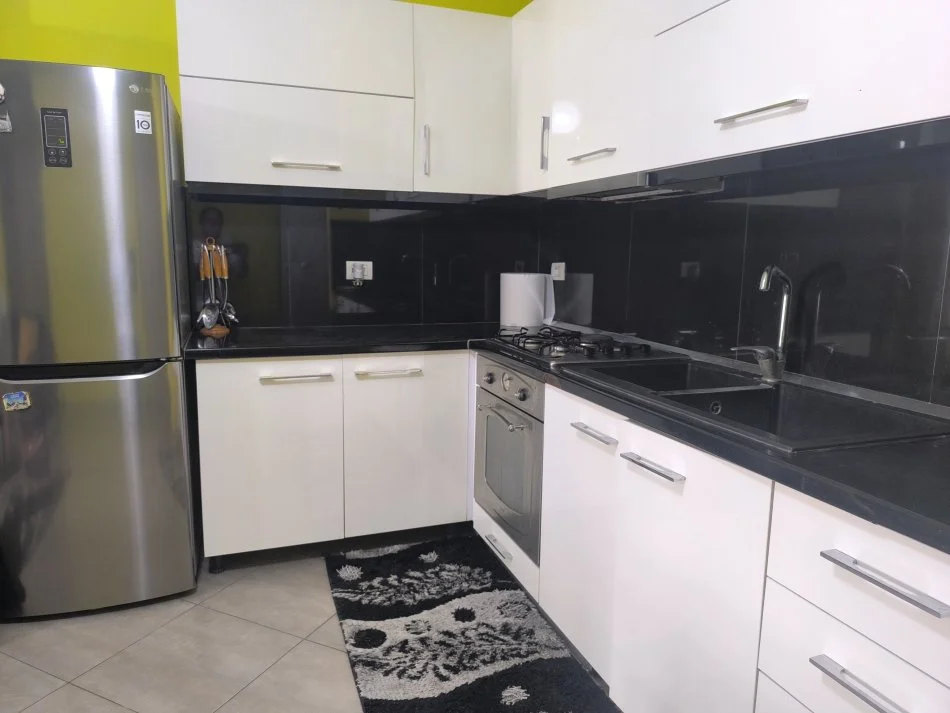 Tirane, jepet me qera apartament 1+1+Aneks+Ballkon Kati 6, 72 m² 380 € 