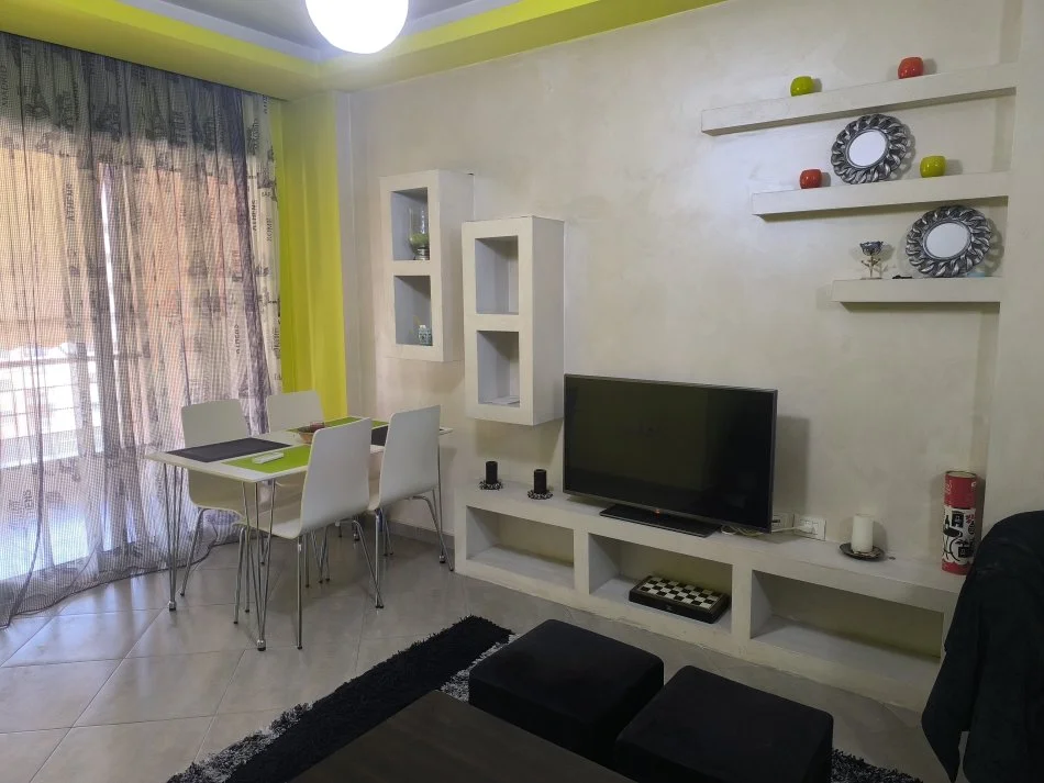 Tirane, jepet me qera apartament 1+1+Aneks+Ballkon Kati 6, 72 m² 380 € 