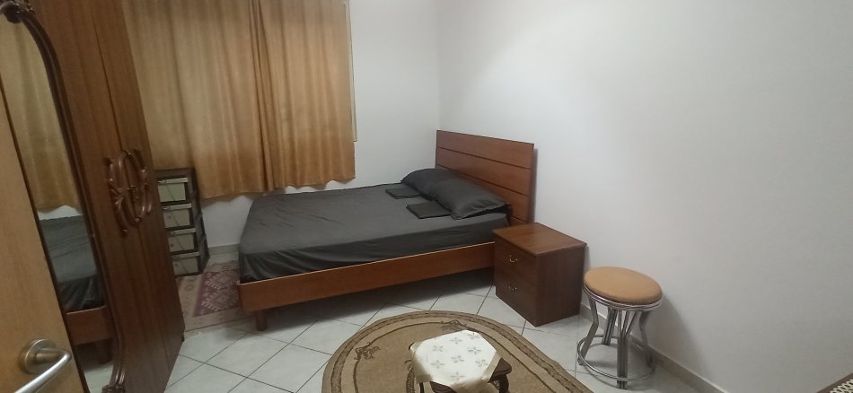 Tirane, jap me qera apartament 1+1+Ballkon Kati 4, 60 m² 350 € (Rruga Muhamet Deliu)