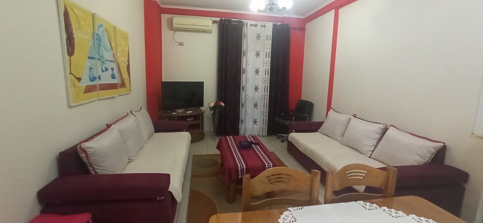 Tirane, jap me qera apartament 1+1+Ballkon Kati 4, 60 m² 350 € (Rruga Muhamet Deliu)