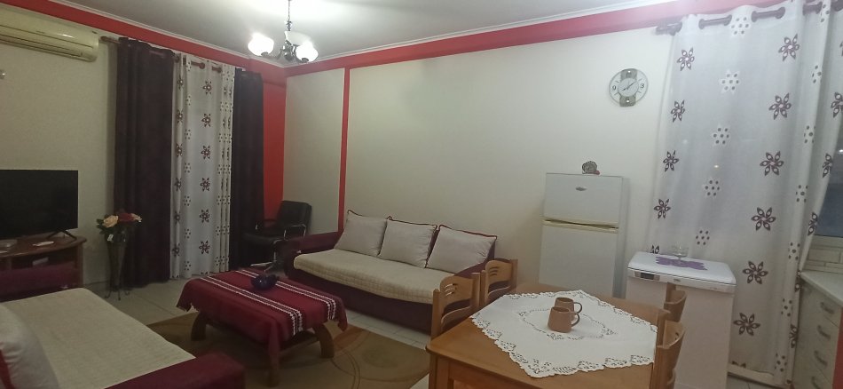 Tirane, jap me qera apartament 1+1+Ballkon Kati 4, 60 m² 350 € (Rruga Muhamet Deliu)