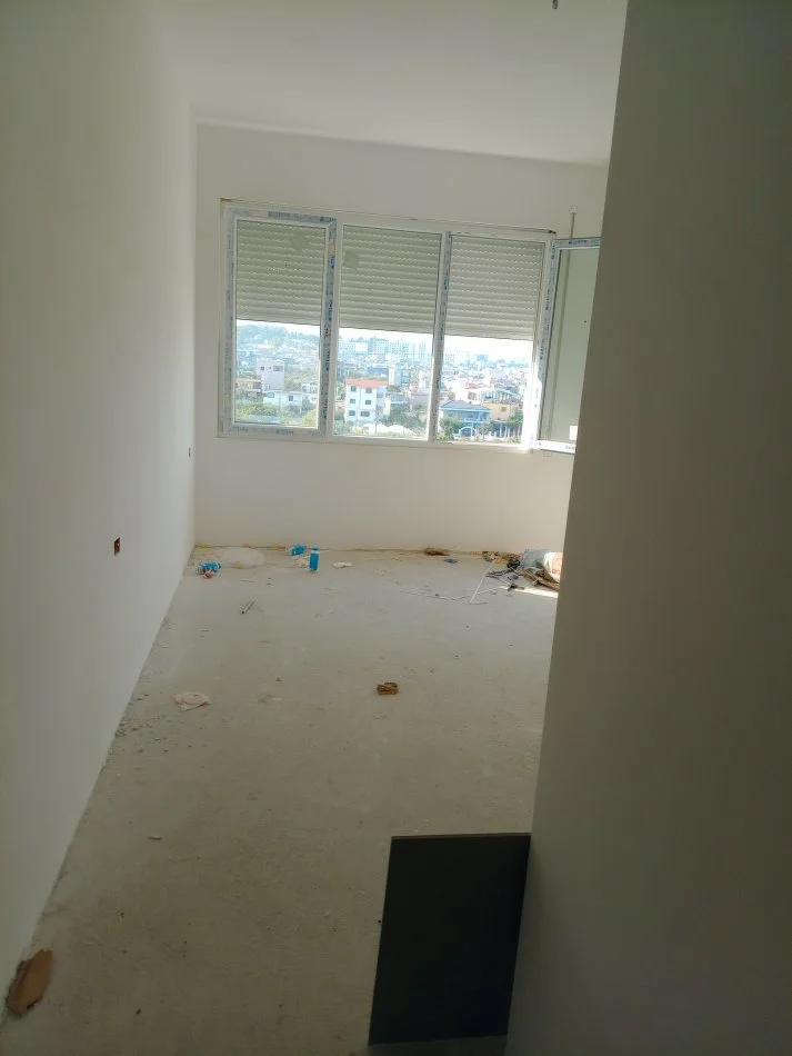 Tirane, shitet apartament 2+1+Ballkon Kati 4, 120 m² (Bulevardi blu,kamez)