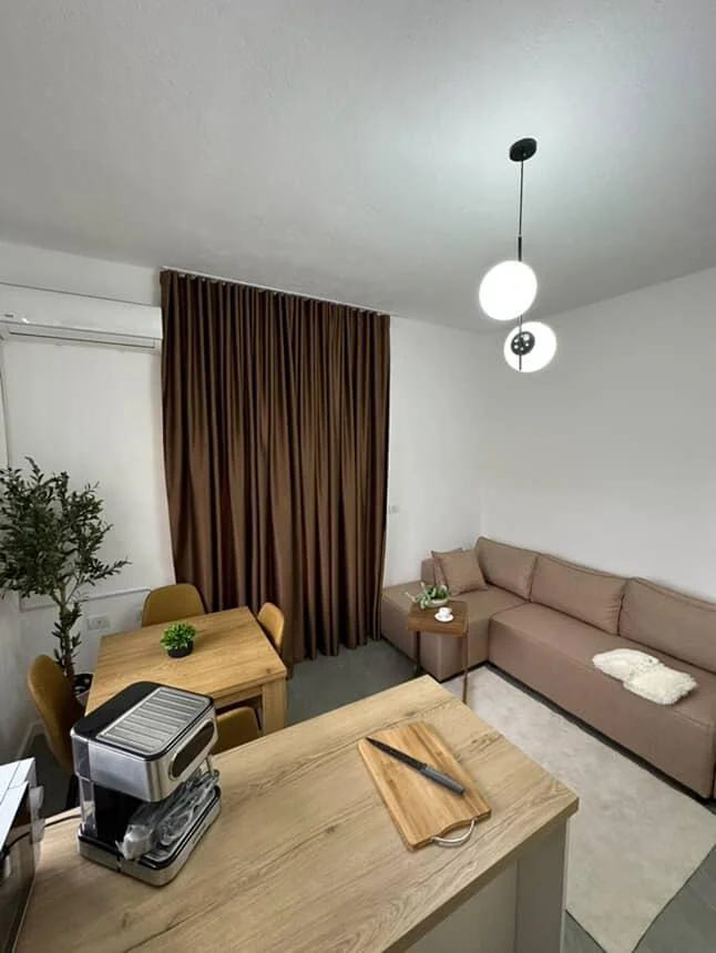 Shes Hotel 480m2  siperfaqe ne plazh Golem