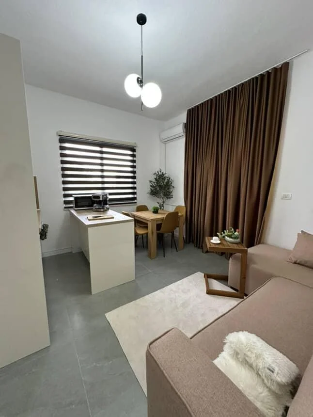 Shkembi Kavajes, shitet nga Pronari, pa-komision apartament 3 Katshe Kati 3, 480 m² 550.000 € (Shkembi kavajes)