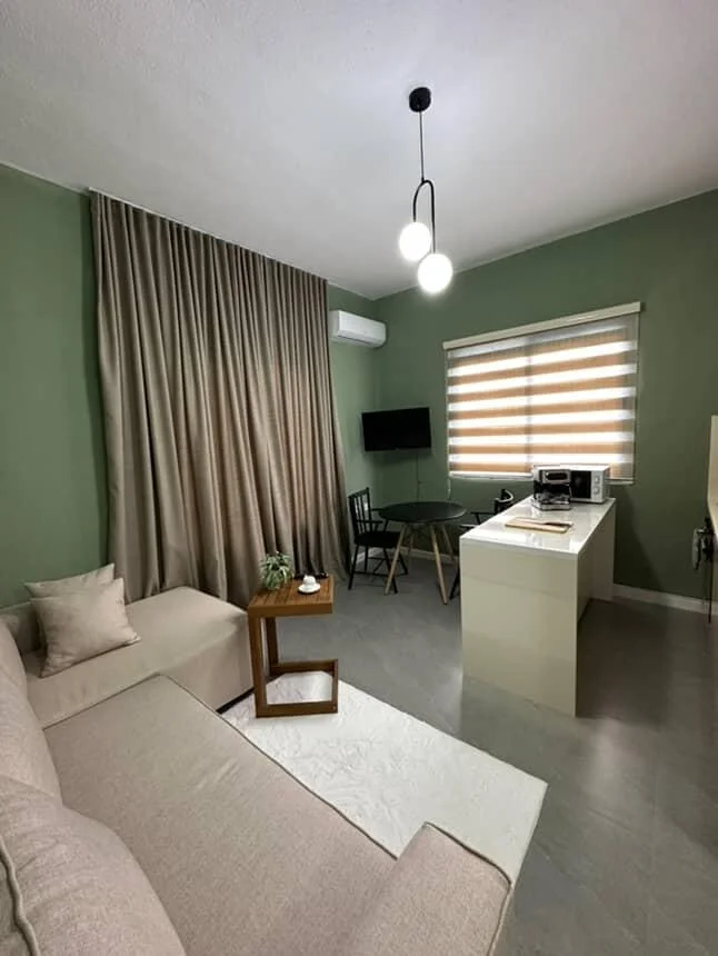 Shes Hotel 480m2  siperfaqe ne plazh Golem