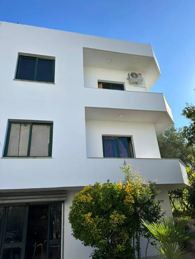 Shes Hotel 480m2  siperfaqe ne plazh Golem