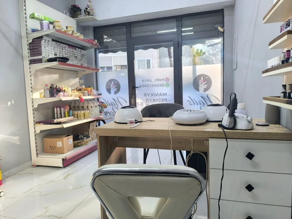 Tirane, jepet me qera dyqan Kati 0, 30 m² 400 € (Gjergj Legisi)