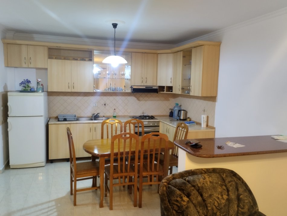 Durres, jepet me qera apartament 1+1+Ballkon Kati 5, 300 € (Plepat Durres)