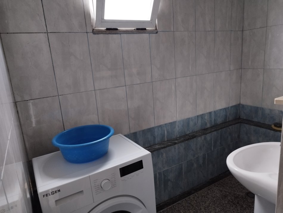 Tirane, jepet me qera Vile 1+1 Kati 2, 50 m² 350 € (Poshtë spitalit Amerikan 2)