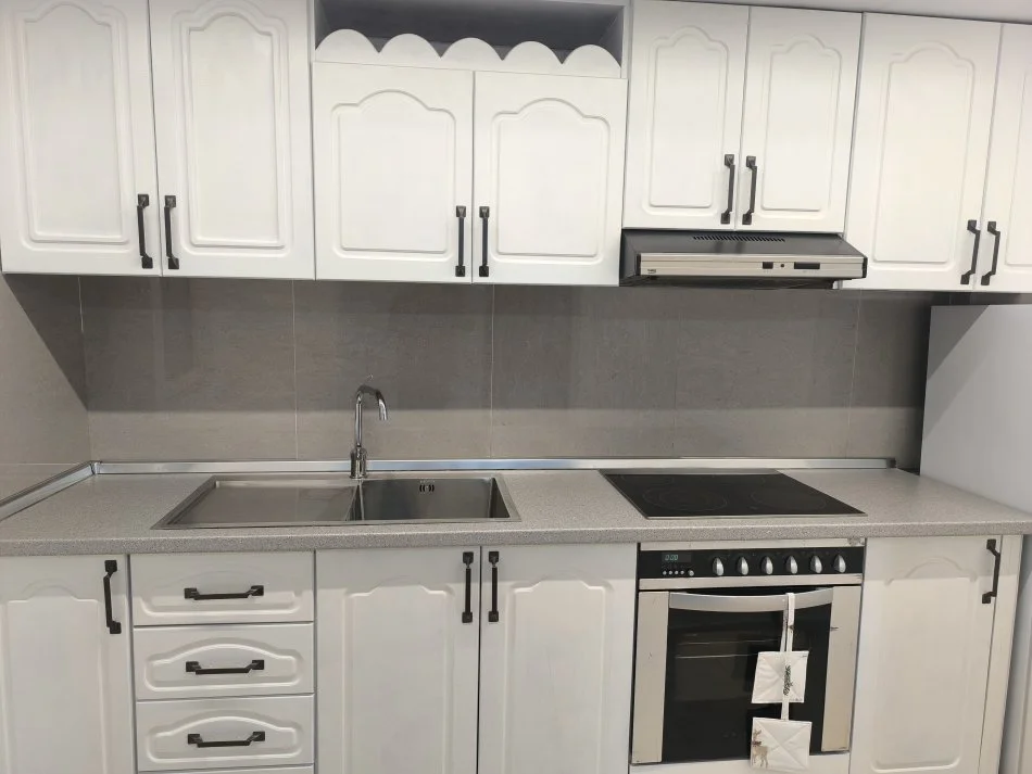 Tirane, jepet me qera Vile 1+1+Aneks+Ballkon Kati 2, 85 m² 400 € (Gjergj Legisi)