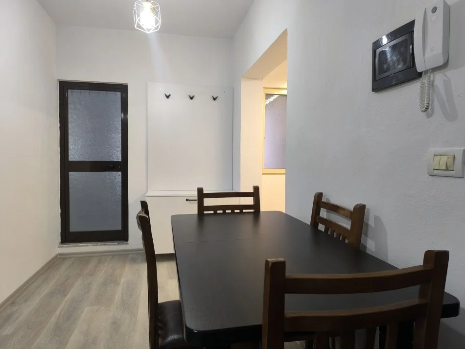 Tirane, jepet me qera Vile 1+1+Aneks+Ballkon Kati 2, 85 m² 400 € (Gjergj Legisi)