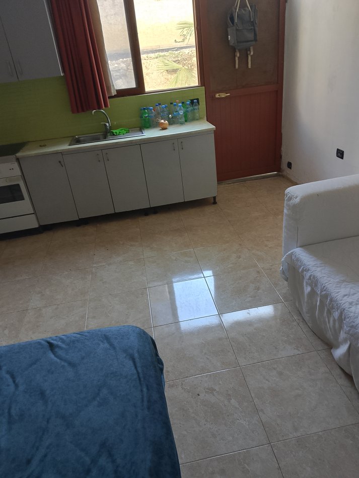 Tirane, jap me qera garsoniere e mobiluar Kati 1  45 m² 20.000 Leke (Rruga agllai tako)