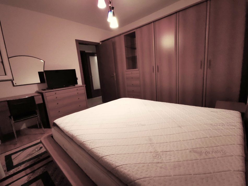 Tirane, jepet me qera apartament 2+1 Kati 8, 100 m² 900 € (Rr. Faik Konica)