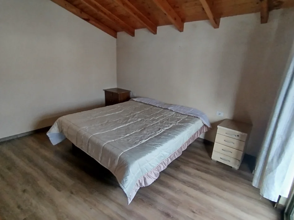 Tirane, jepet me qera apartament 1+1+Ballkon Kati 3, 65 m² 300 € (Rruga Teki Selenica)