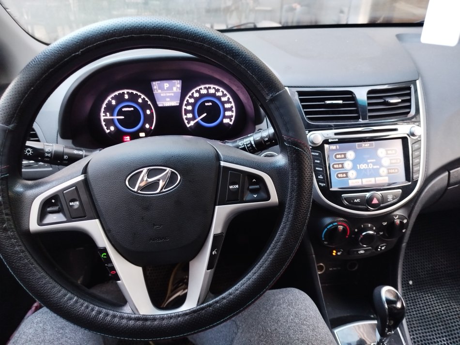 Tirane, shitet makine Hyundai Accent Witt PREMIUM Nafte, gri e erret automatik Kondicioner 166.000 km 6.400 €