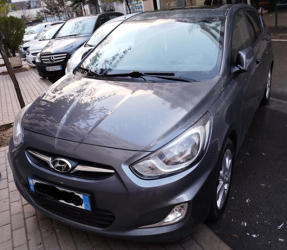 Tirane, shitet makine Hyundai Accent Witt PREMIUM Nafte, gri e erret automatik Kondicioner 166.000 km 6.400 €