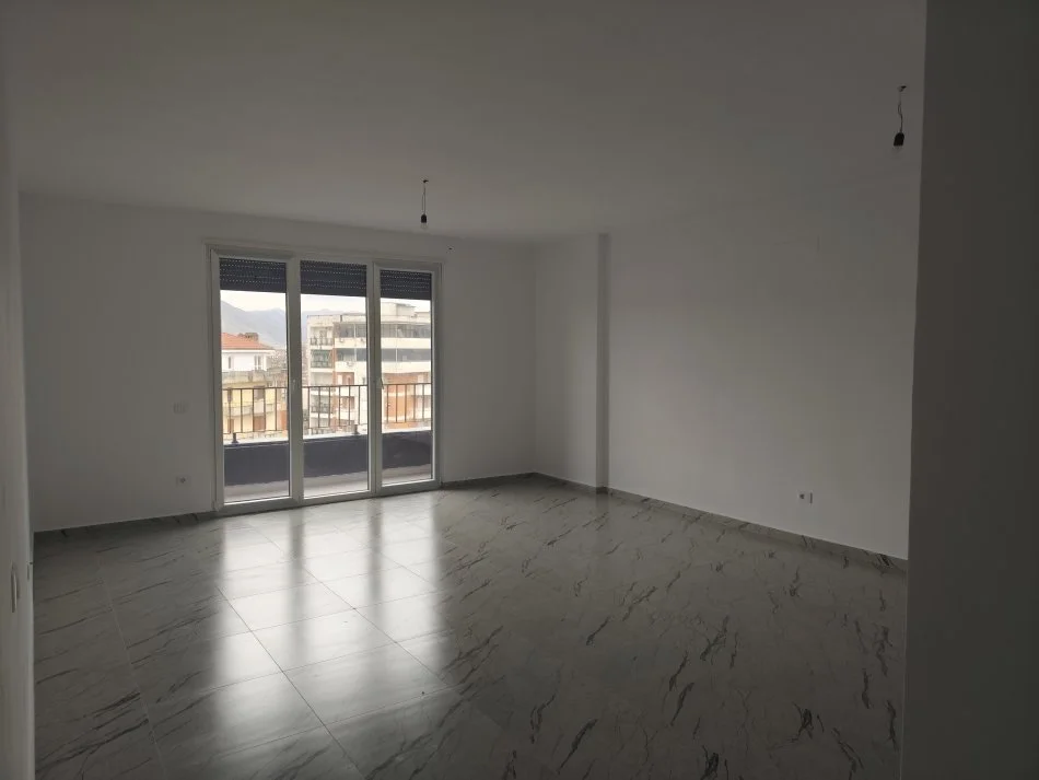 Shkoder, shitet apartament 3+1+Ballkon Kati 6, 1.354 m² 