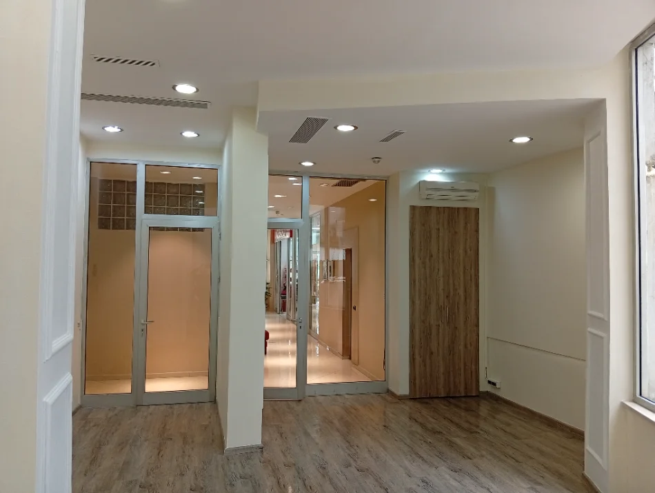 Tirane, shes dyqan Kati 0, 34 m² 164.999 € (Qendra tregtare Metropol)
