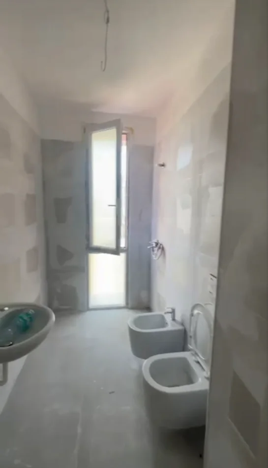 Shqiperi, jap me qera apartament 3+1+Ballkon Kati 5, 148 m² 90000 leke (Kompleksi Arlis, Farmacia 10)