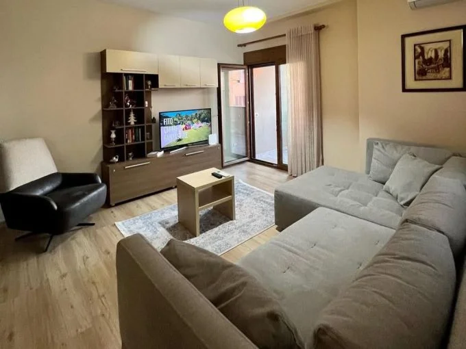 Tirane, jepet me qera apartament 1+1 Kati 8, 75 m² 850 € (Rruga e Kavajes)