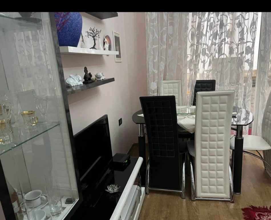Tirane, jepet me qera apartament 2+1 Kati 4, 89 m² 600 € (Rruga e kosovarëve)