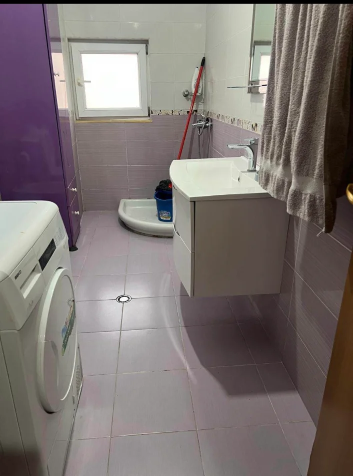 Tirane, jepet me qera apartament 2+1 Kati 4, 89 m² 600 € (Rruga e kosovarëve)