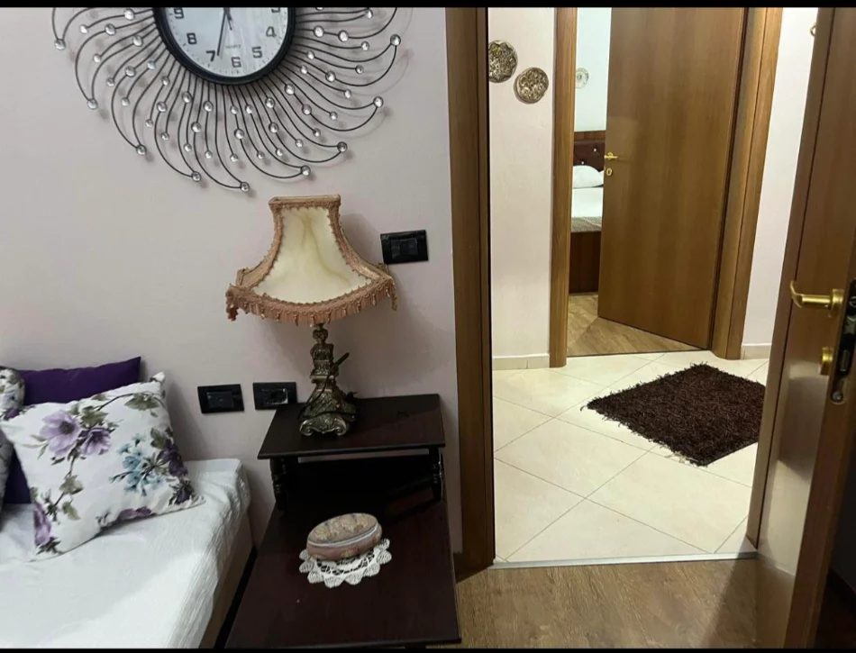Tirane, jepet me qera apartament 2+1 Kati 4, 89 m² 600 € (Rruga e kosovarëve)