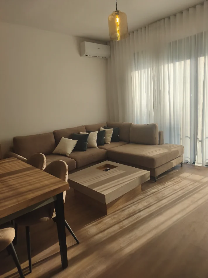 Tirane, jepet me qera apartament 2+1+Ballkon Kati 4, 96 m² 700 € (Rruga 5maji)