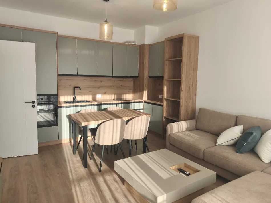 Tirane, jepet me qera apartament 2+1+Ballkon Kati 4, 96 m² 700 € (Rruga 5maji)
