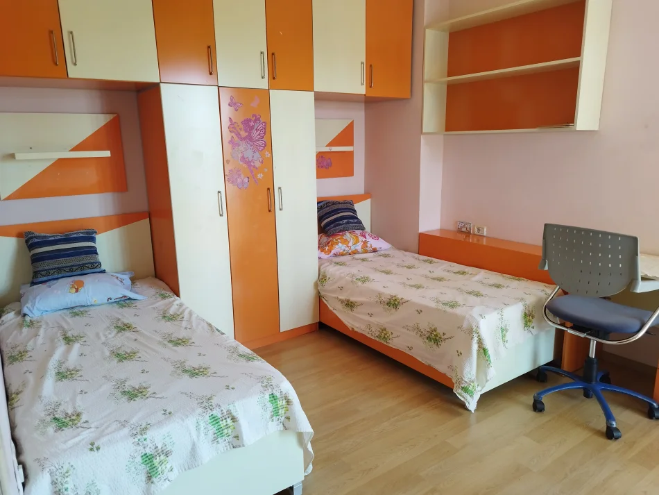 Tirane, jepet me qera apartament 2+1 Kati 7, 120 m² 550 € (Afër Vilës Gold)