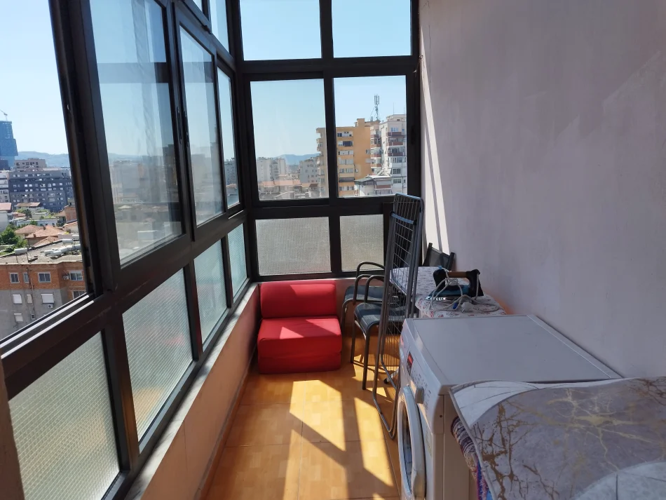 Tirane, jepet me qera apartament 2+1 Kati 7, 120 m² 550 € (Afër Vilës Gold)