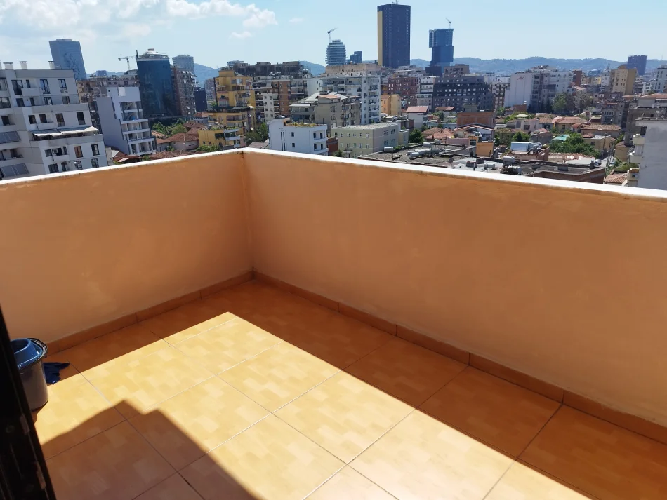 Tirane, jepet me qera apartament 2+1 Kati 7, 120 m² 550 € (Afër Vilës Gold)