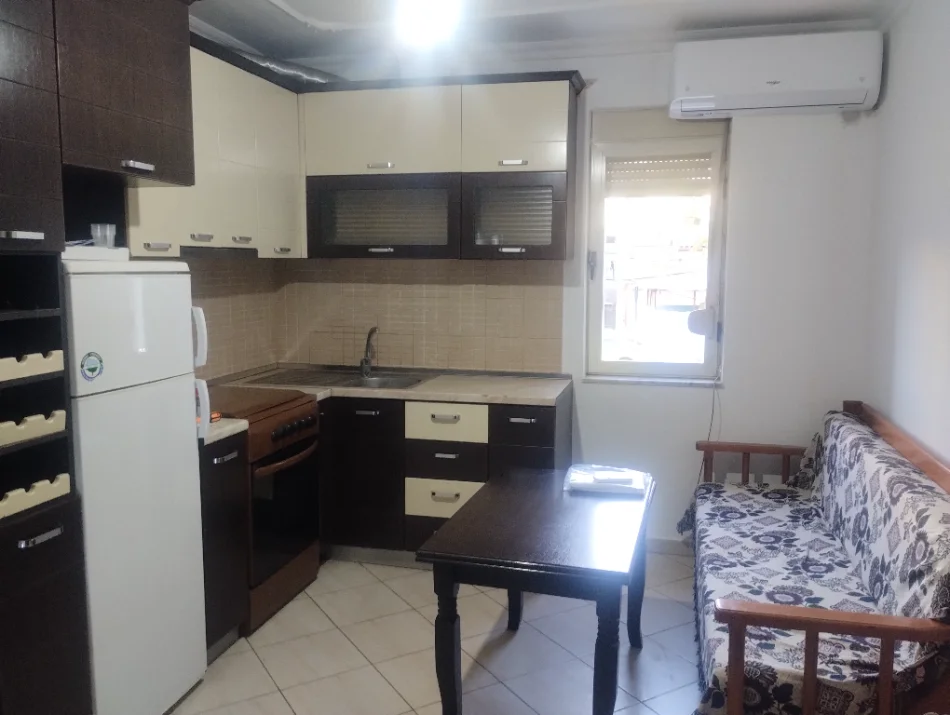 Jepet me qera apartament 2+1+Ballkon, Kati 2, (Rr. Jordan Misja)