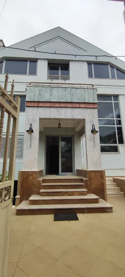 Tirane, jepet me qera Vile Kati 3, 650 m² 4.550 € (vilat gjermane)