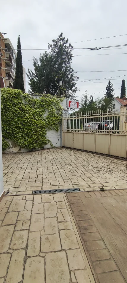 Tirane, jepet me qera Vile Kati 3, 650 m² 4.550 € (vilat gjermane)